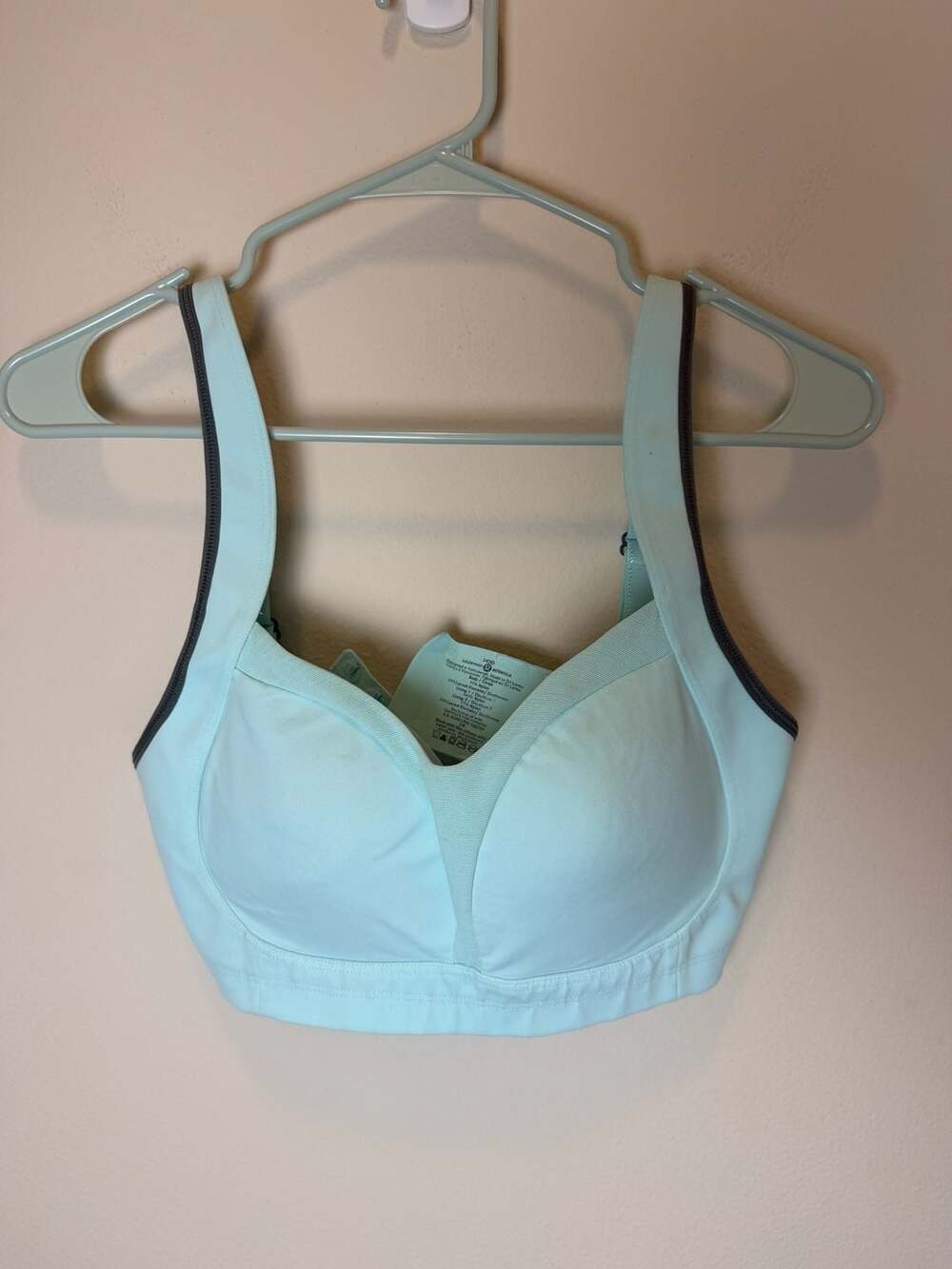 Lululemon Ta Ta Tamer II Sports Bra Size 34DD Light Blue Underwire